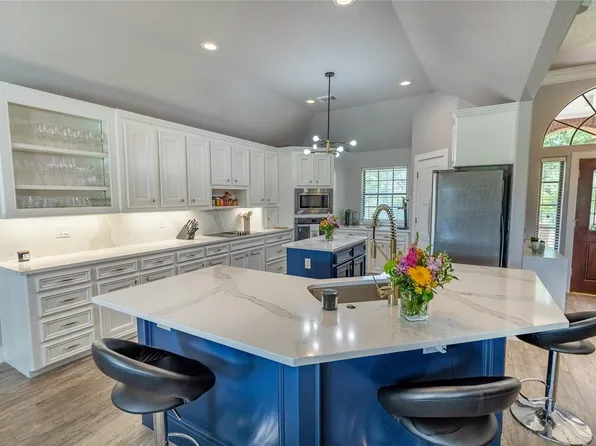 227 Briarwood Dr, Bellville, TX 77418