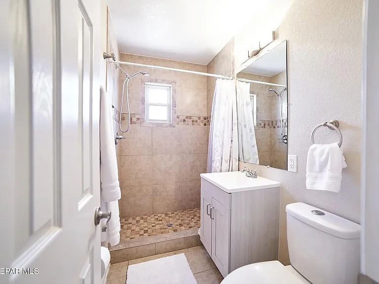 3236 Richmond Ave — Photo 8