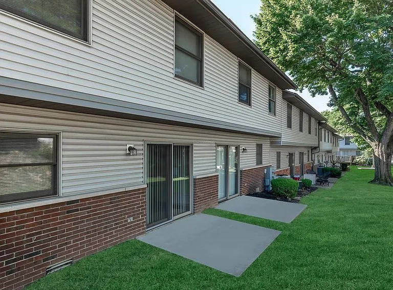 Hoosier Court Apartments — Photo 7