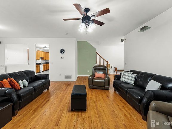3rd image of 252 Moonlight Dr
