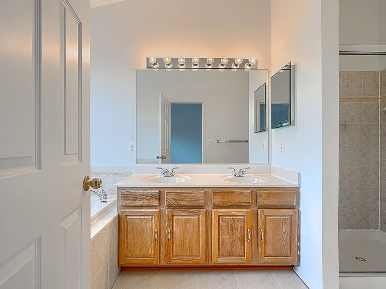 5048 Kemsley Ct — Photo 21
