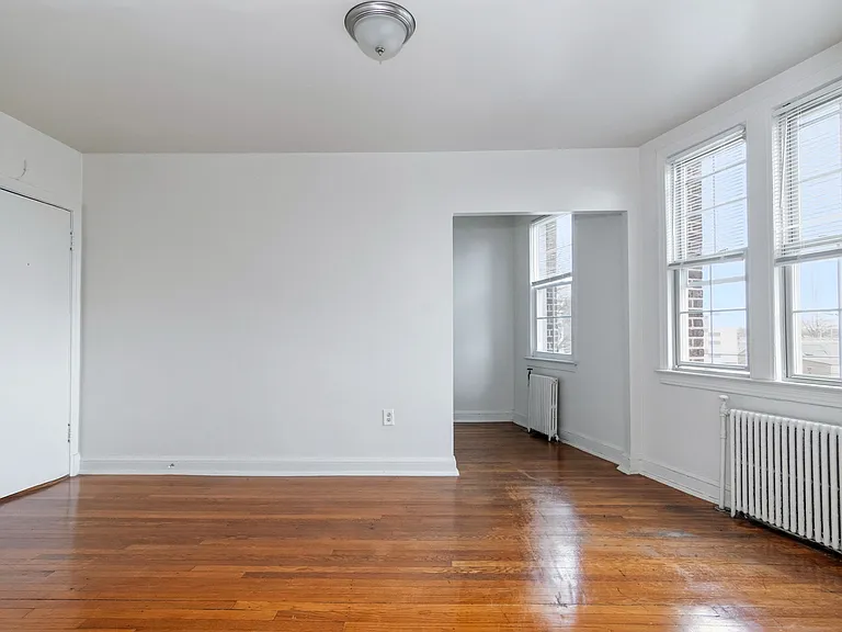 11 Nicholson St NW #210 — Photo 4