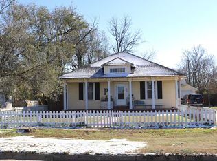 609 W 10th St, Plainview, TX 79072