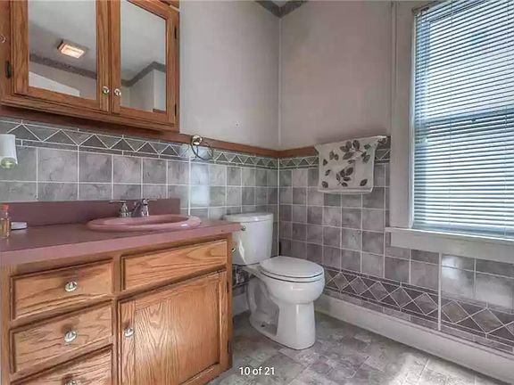 4th image of 742 Greeley Ave