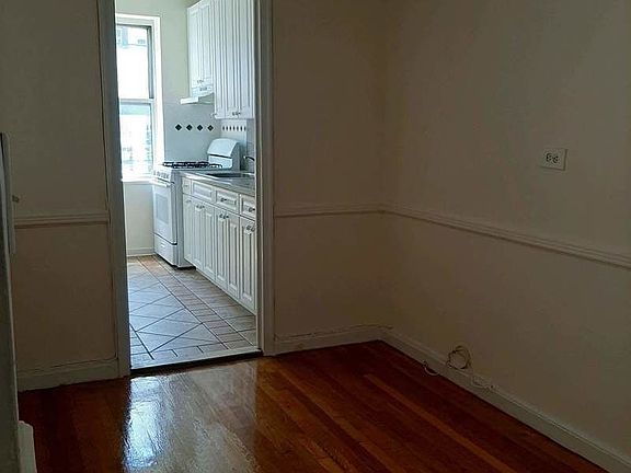 3rd image of 140 Van Cortlandt Ave W #6C