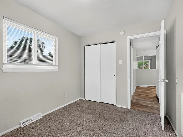 225 Flora Dr — Photo 9
