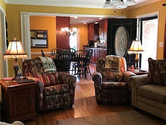 2nd image of 106 Circle Dr