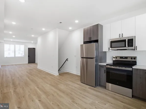1018 W Arizona St, Philadelphia, PA 19133