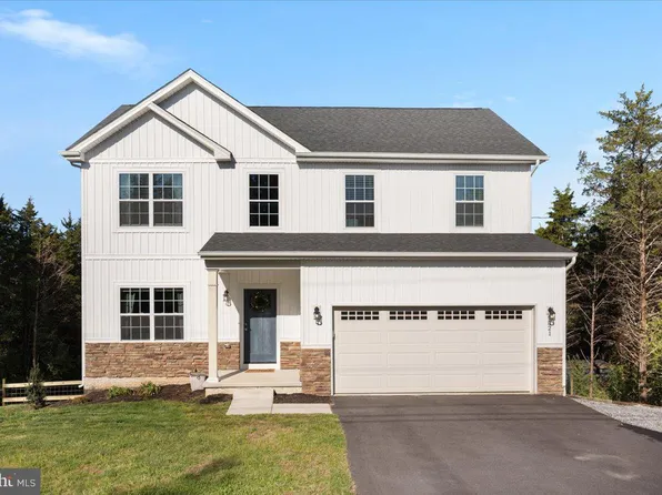 321 Whispering Echos Dr, Kearneysville, WV 25430