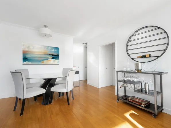 301 East 87th Street image 3 of 10