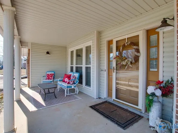 302 N Elton Cir, Meridianville, AL 35759