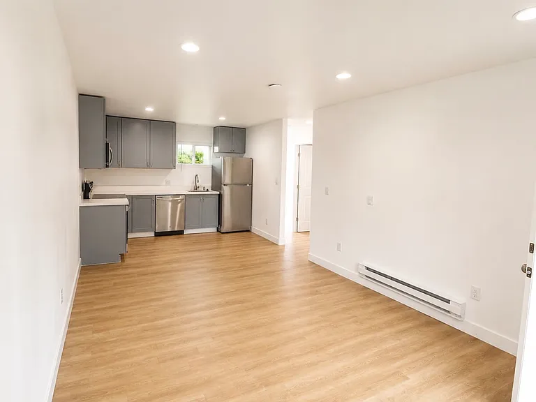 22400 Rockaway Ln — Photo 12