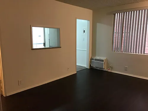 Hollywood Villa Apts. Photo 1