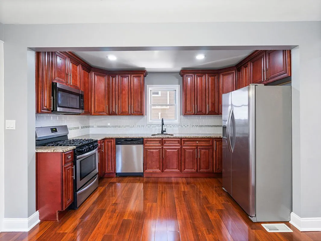 2 bed, 1.0 bath, 922 sqft, $2,500 — Photo 3