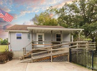 25541 Longview Rd, Hopedale, IL 61747