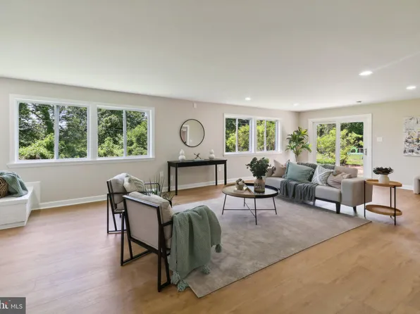 1318 Paddock Ln, Bowie, MD 20716