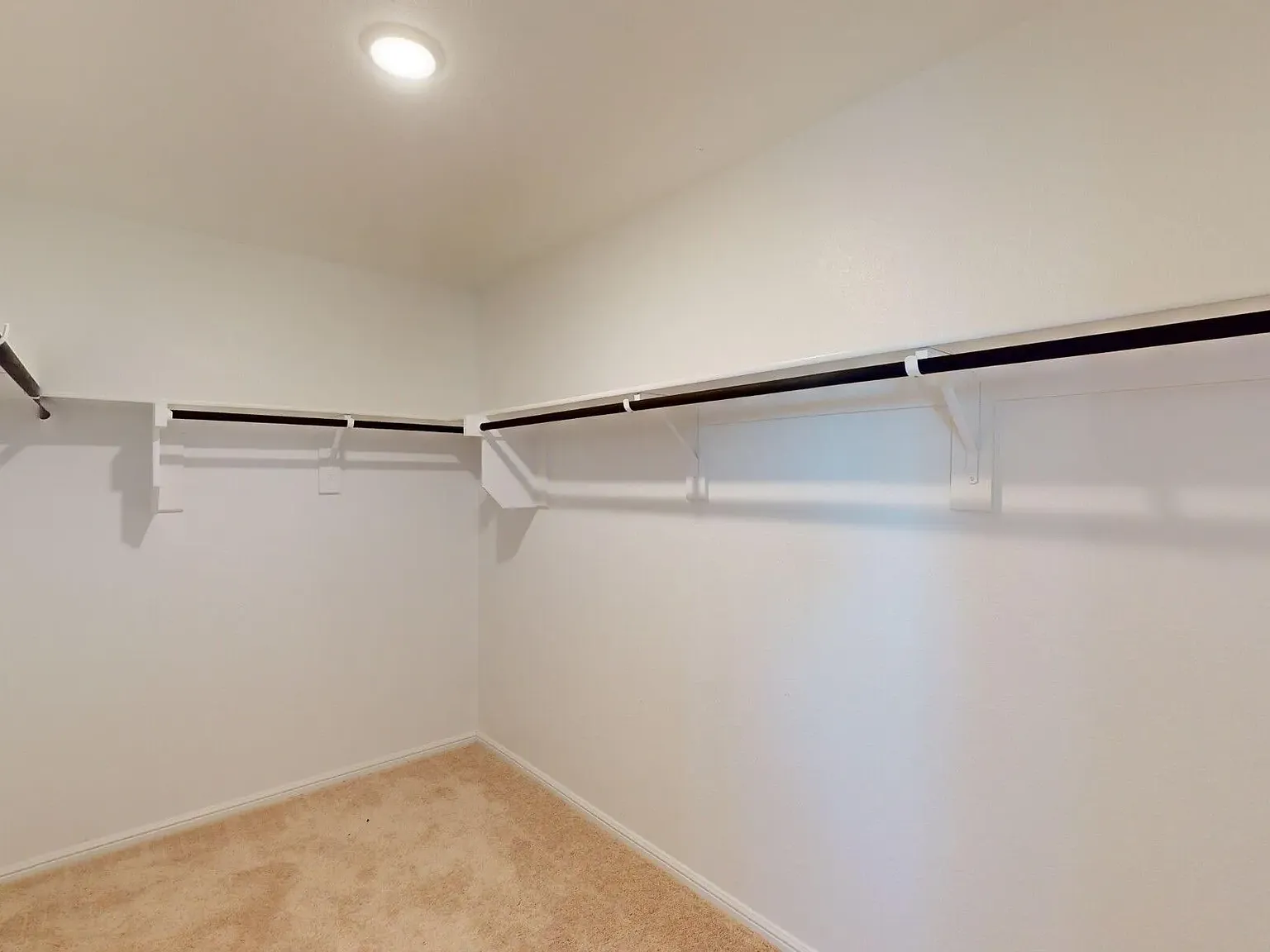 4 bed, 1898 sqft, $2,500 — Photo 4