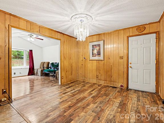 5th image of 393 Carson Dr
