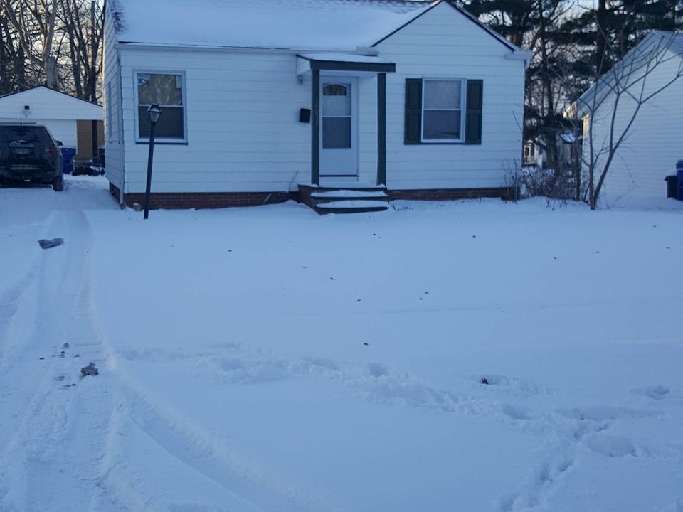 2nd image of 16010 S Lotus Dr