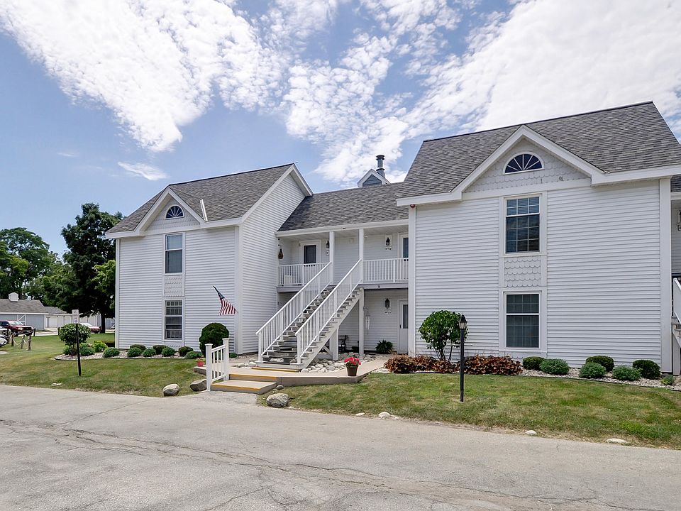 1st image of 300 Foxwood Dr #128