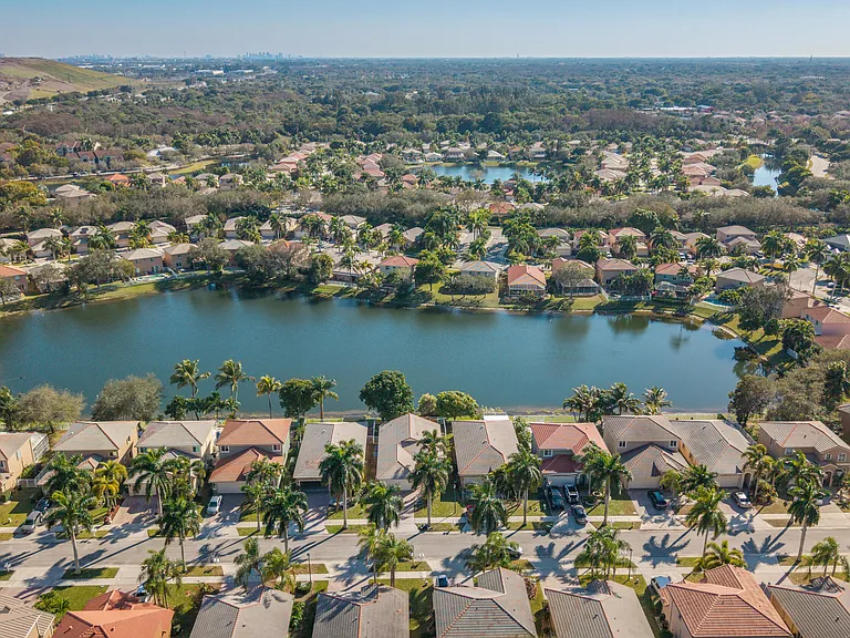 3800 Woodfield Dr — Photo 45