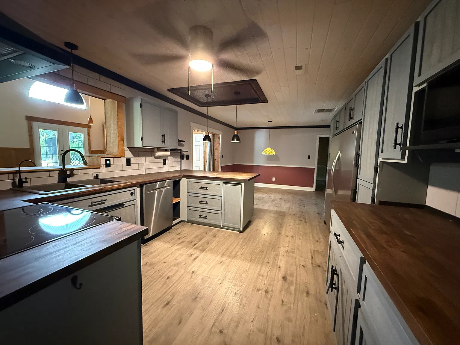 5 bed, 3500 sqft, $3,100 — Photo 3