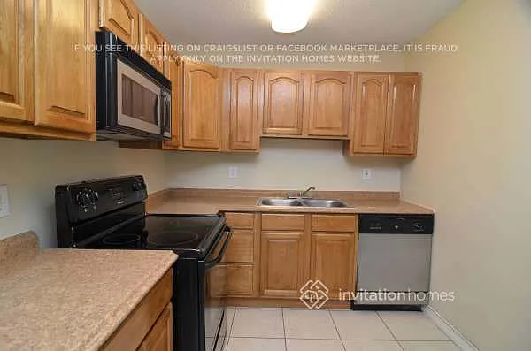 912 Skyview Dr — Photo 4