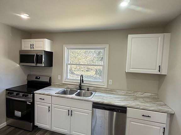 3rd image of 889 Spiral St #1