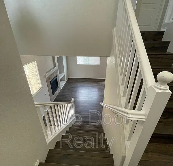 1813 Cortina Loop SE — Photo 9