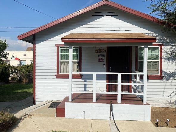1st image of 3045 E 4th St #1/2