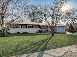 1874 Hilltop Dr, East Troy, WI 53120