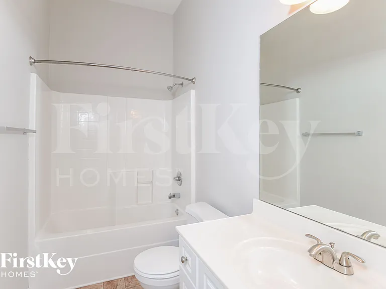 2218 Village Ln — Photo 13