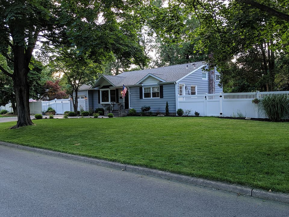 2nd image of 4 Whitebirch Ave