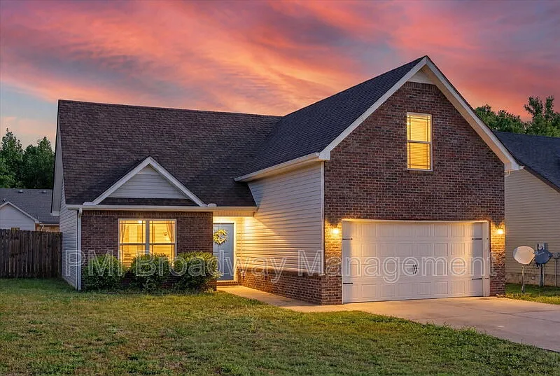 4 bed, 2.0 bath, 1596 sqft, $1,700 — Photo 2