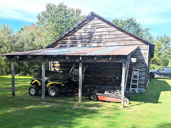 2nd image of 1371 N Woods Rd