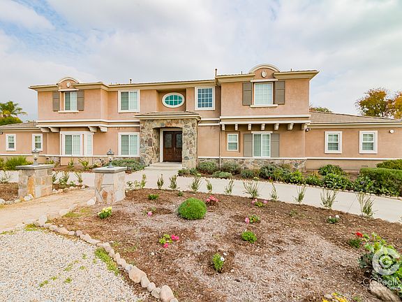 3rd image of 3738 Vincennes Ct