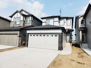 9421 Pear Cres SW, Edmonton, AB T6X2Z5
