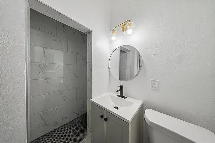 2421 NW 18th St — Photo 24