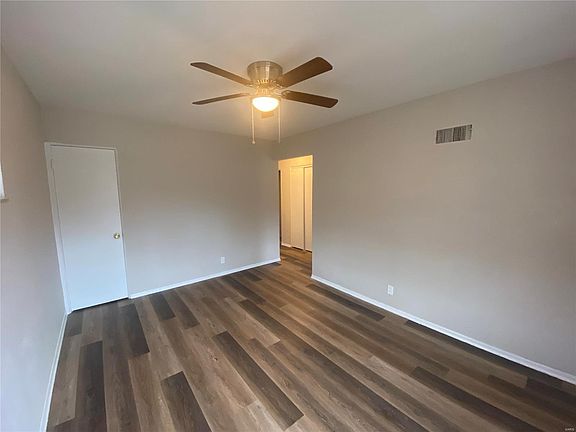 3rd image of 2932-40 Hallmark Ln