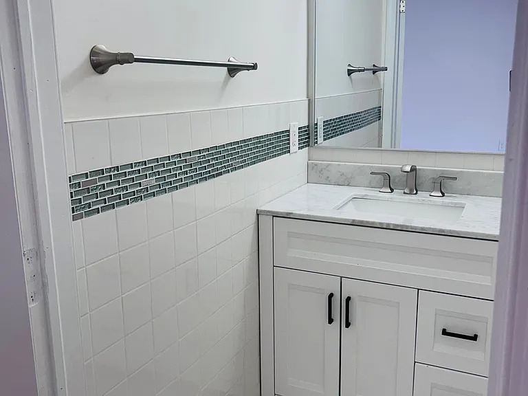 389 E Hector St — Photo 1