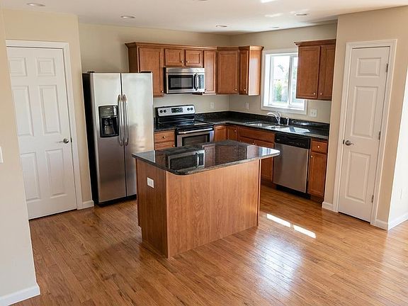 2nd image of 906 Petros Dr