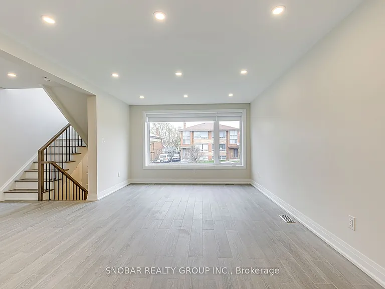 83 Clairton Cres — Photo 3