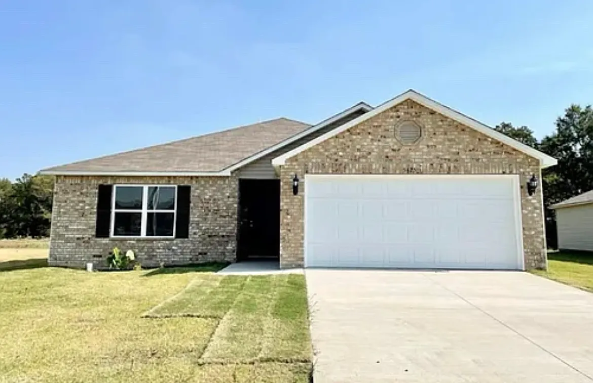 3 bed, 1472 sqft, $1,550 — Photo 1