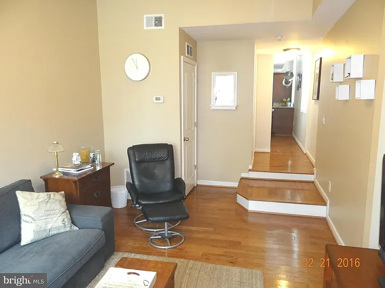 2303 E Fairmount Ave — Photo 2