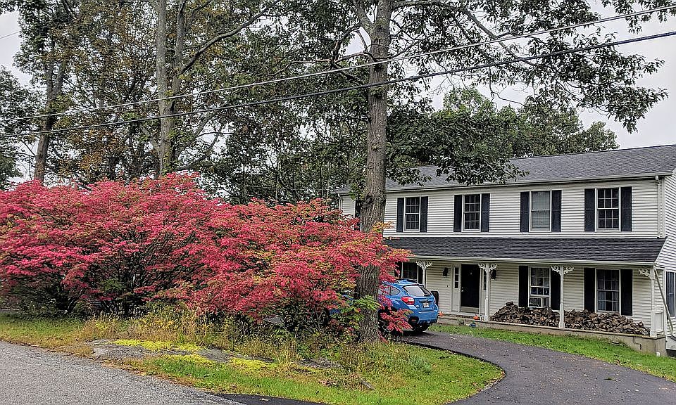 2nd image of 35 Lakeside Dr NW