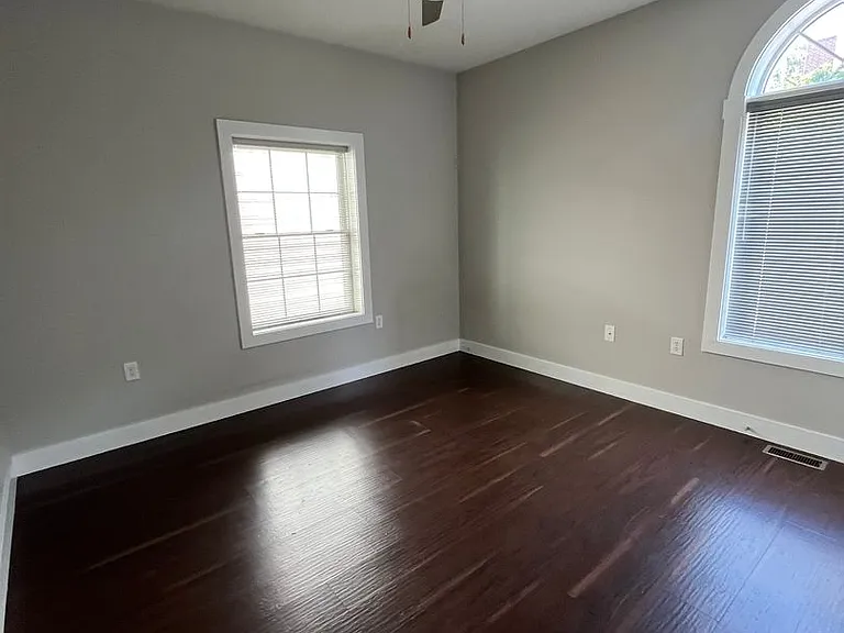 631 N College Ave — Photo 30