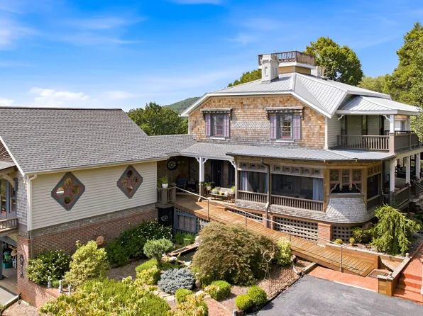 684 Grandview Ave, Mount Airy, GA 30563