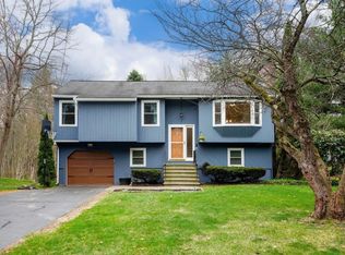 21 W Chamberlain Rd, Merrimack, NH 03054