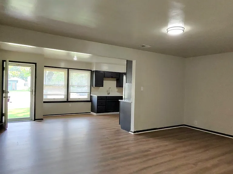 308 Cox St — Photo 9