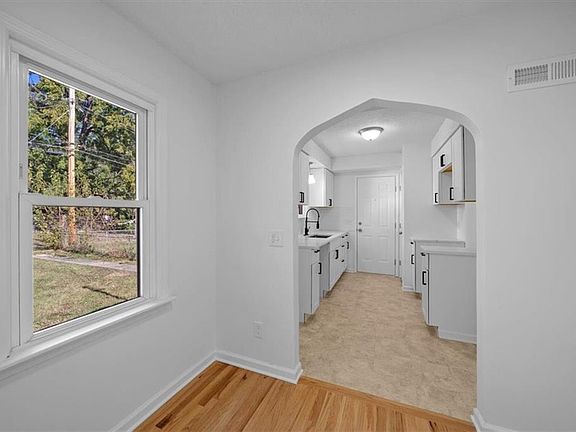 5th image of 2204 E 72nd St